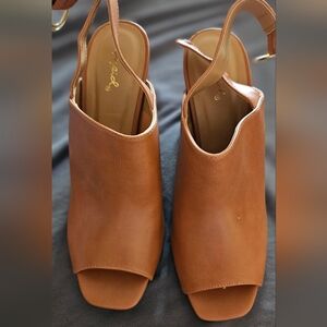 Qupid Womens Chunky Sandals/Heels. BROWN, SIZE 10